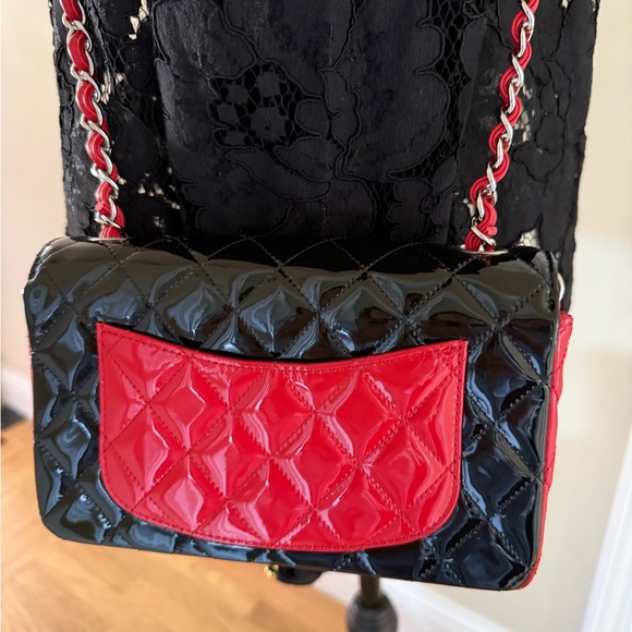 CHANEL Red and Black Patent Calfskin Quilted Mini Rectangular Flap bag - Picture 10 of 11